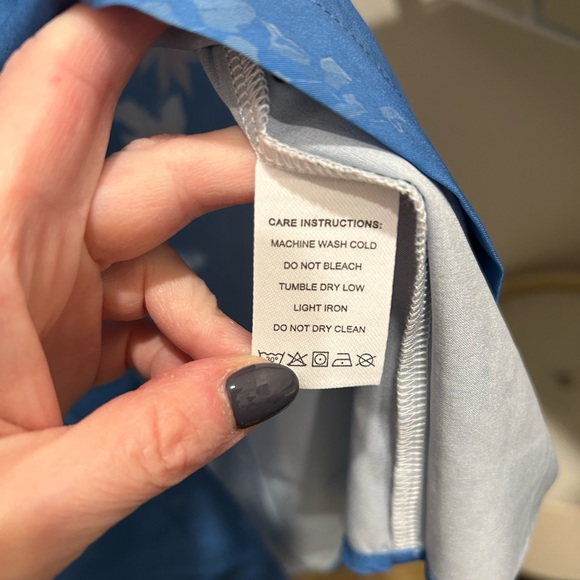 Brand-new floral button-down top - Picture 8 of 8